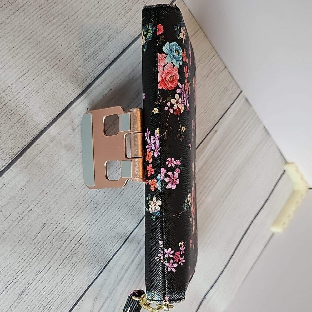 Steve Madden Black Floral Zip Around Wallet/Wristlet - Picture 7 of 12